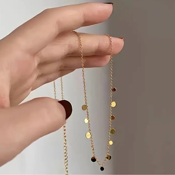 Elegant Gold Disc Necklace - Picture 4 of 4